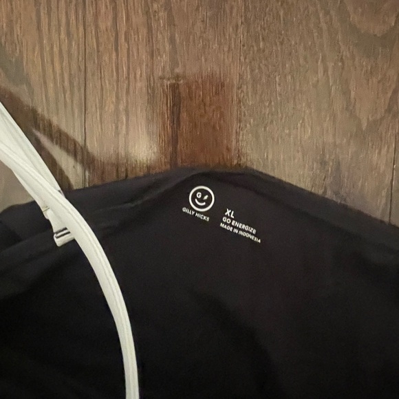 Hollister Gilly Hicks Black and White top - NWT - Picture 3 of 5